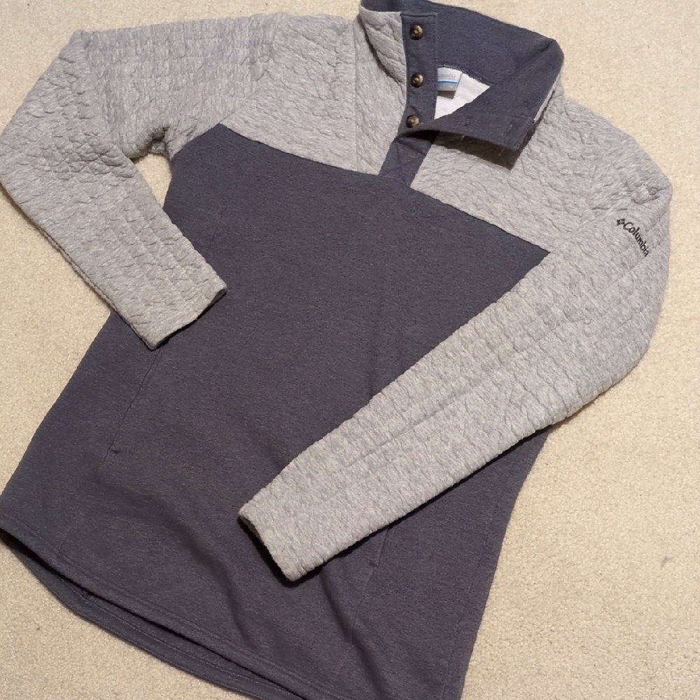 Columbia Gray and Cream Quilted Pullover - Medium